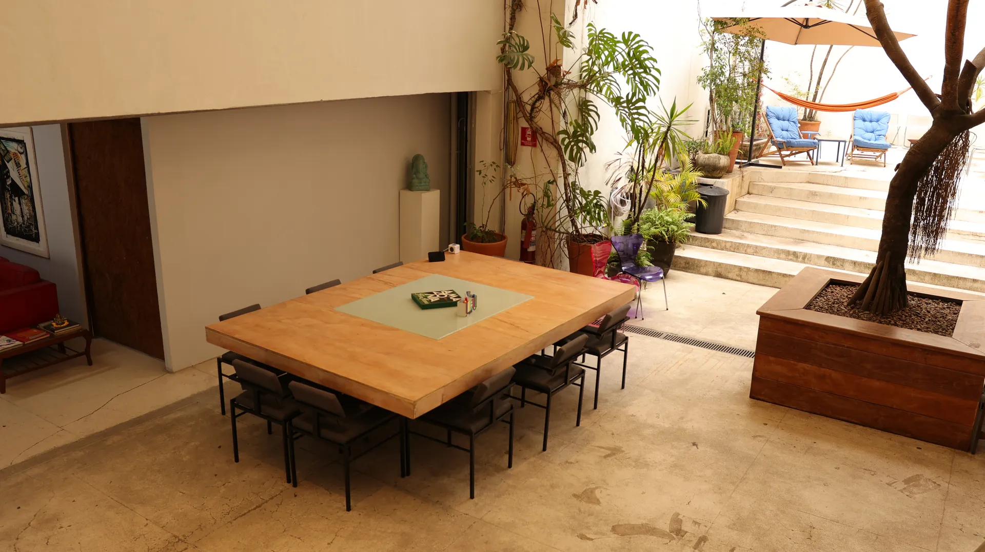 IBRC - Sala de reuniões e jardim